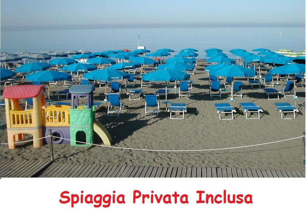 Hotel Flora Marina Di Bibbona Exterior foto